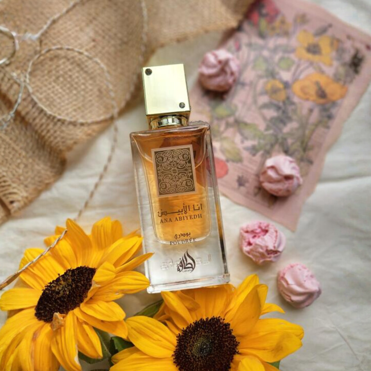 Parfum Ana Abiyedh Poudrée Lattafa ambiance douce poudrée élégante